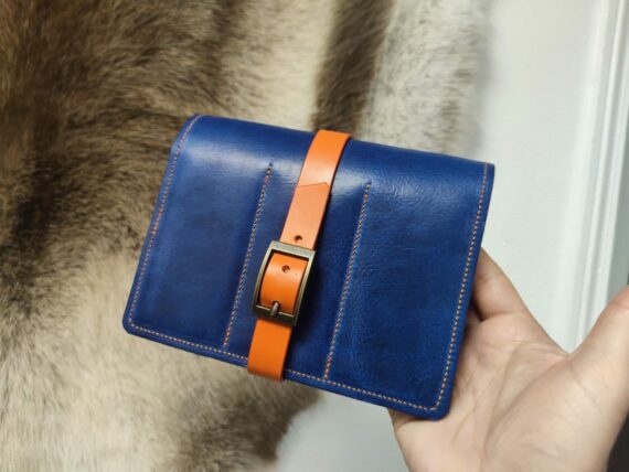 pochette cuir bleu multi couteaux pliants