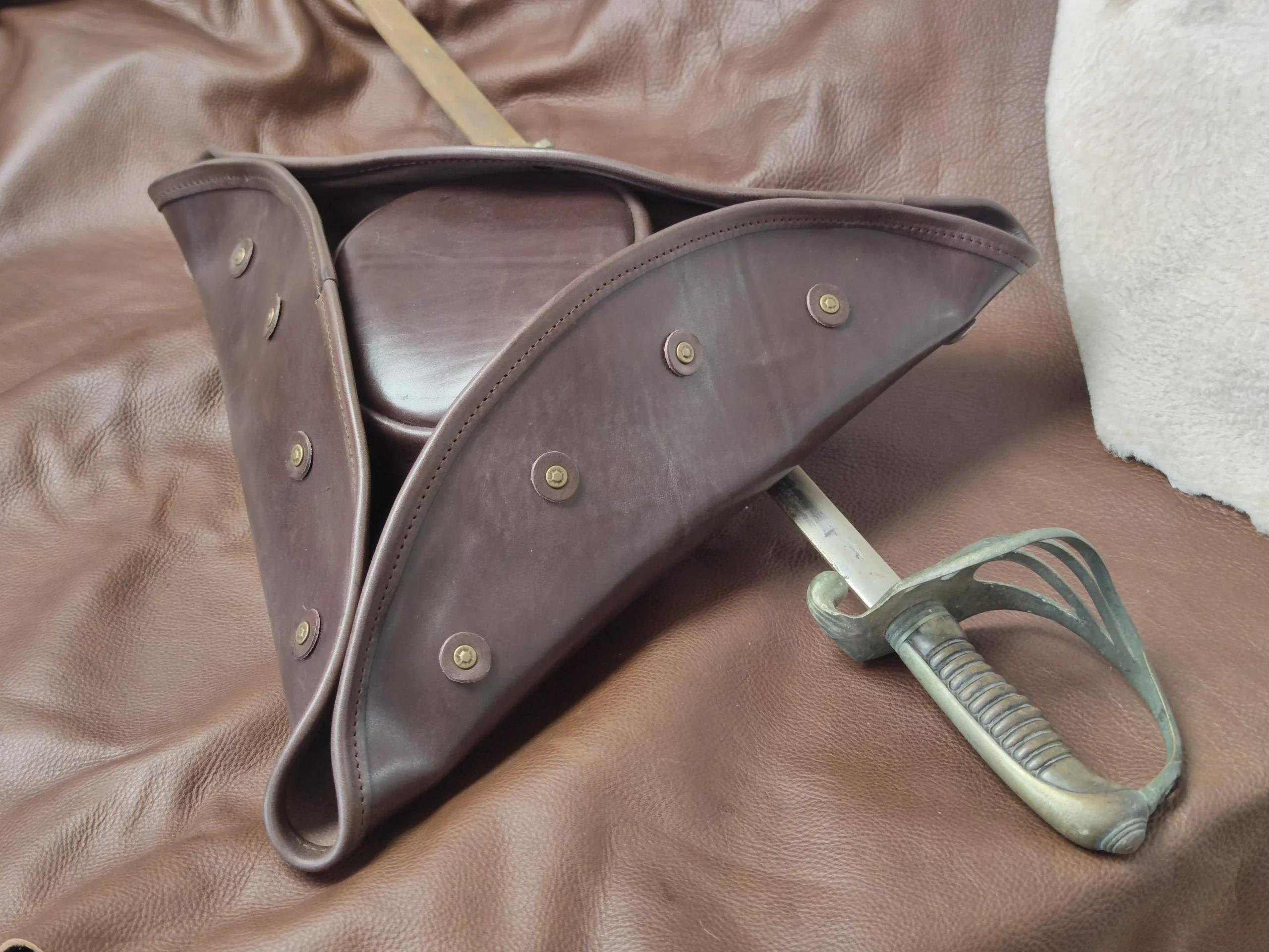 tricorne en cuir chapeau de pirate en cuir